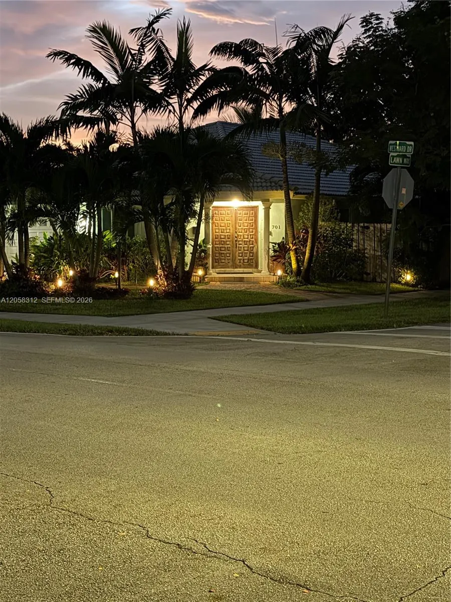 701 Westward Dr Miami Springs, FL 33166