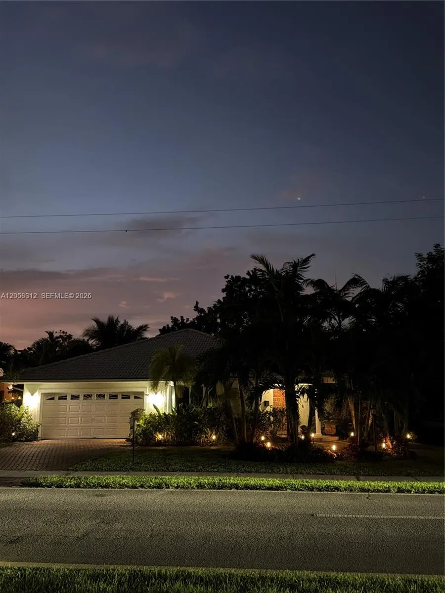 701 Westward Dr Miami Springs, FL 33166