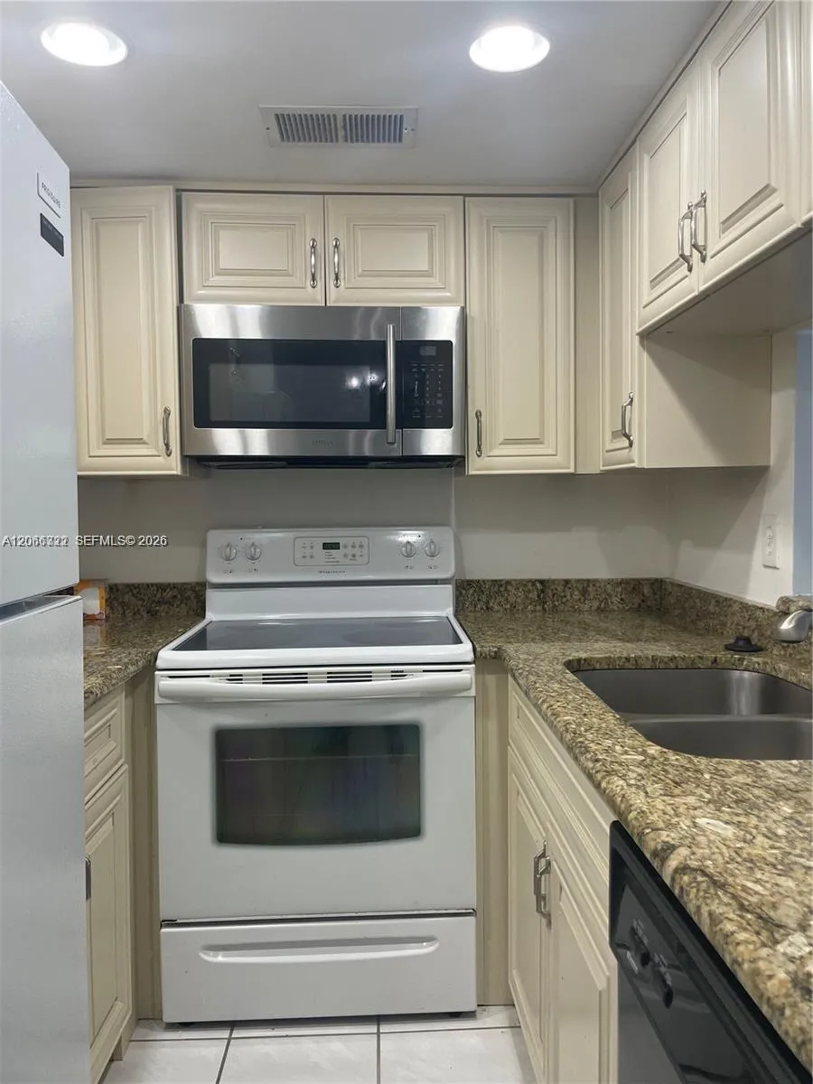 7250 Golf Colony Ct #102 Lake Worth, FL 33467