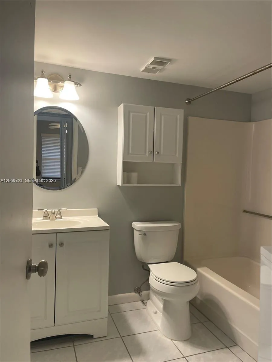 7250 Golf Colony Ct #102 Lake Worth, FL 33467