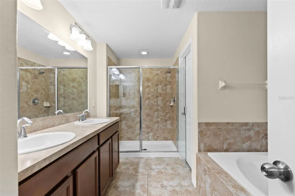 20542 GRAND VISTA LANE Tampa, FL 33647