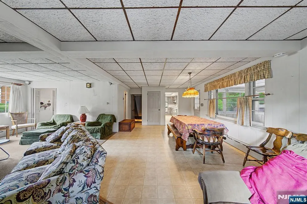 812 Mountain Avenue Wyckoff, NJ 07481