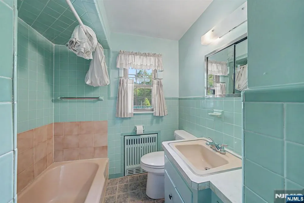 812 Mountain Avenue Wyckoff, NJ 07481
