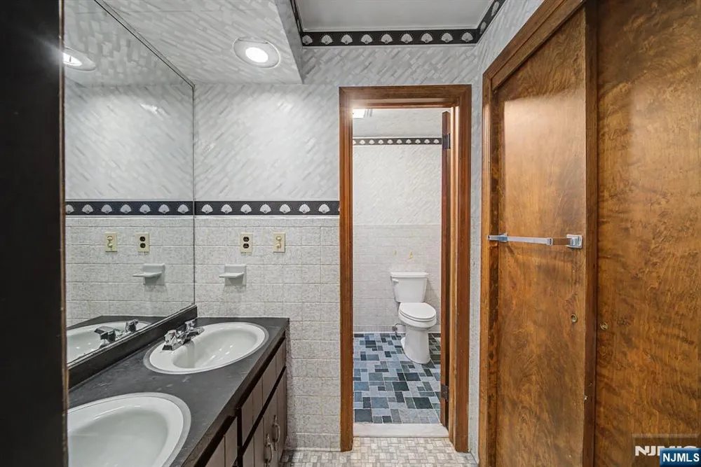 812 Mountain Avenue Wyckoff, NJ 07481