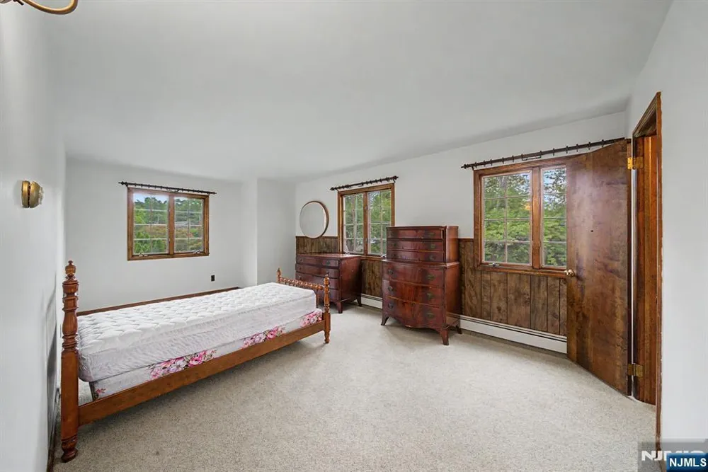 812 Mountain Avenue Wyckoff, NJ 07481