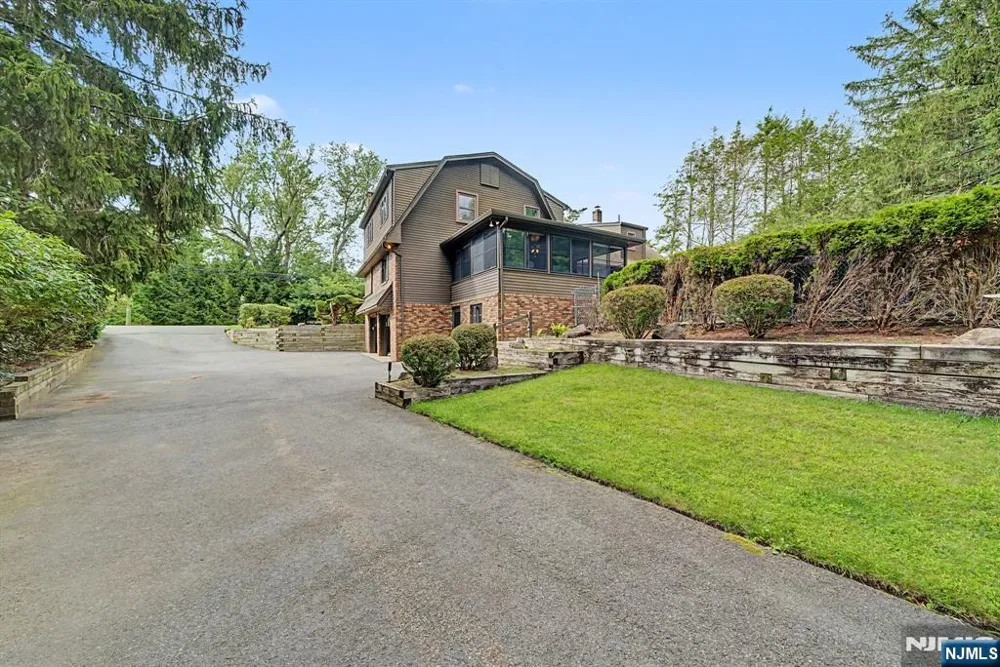 812 Mountain Avenue Wyckoff, NJ 07481