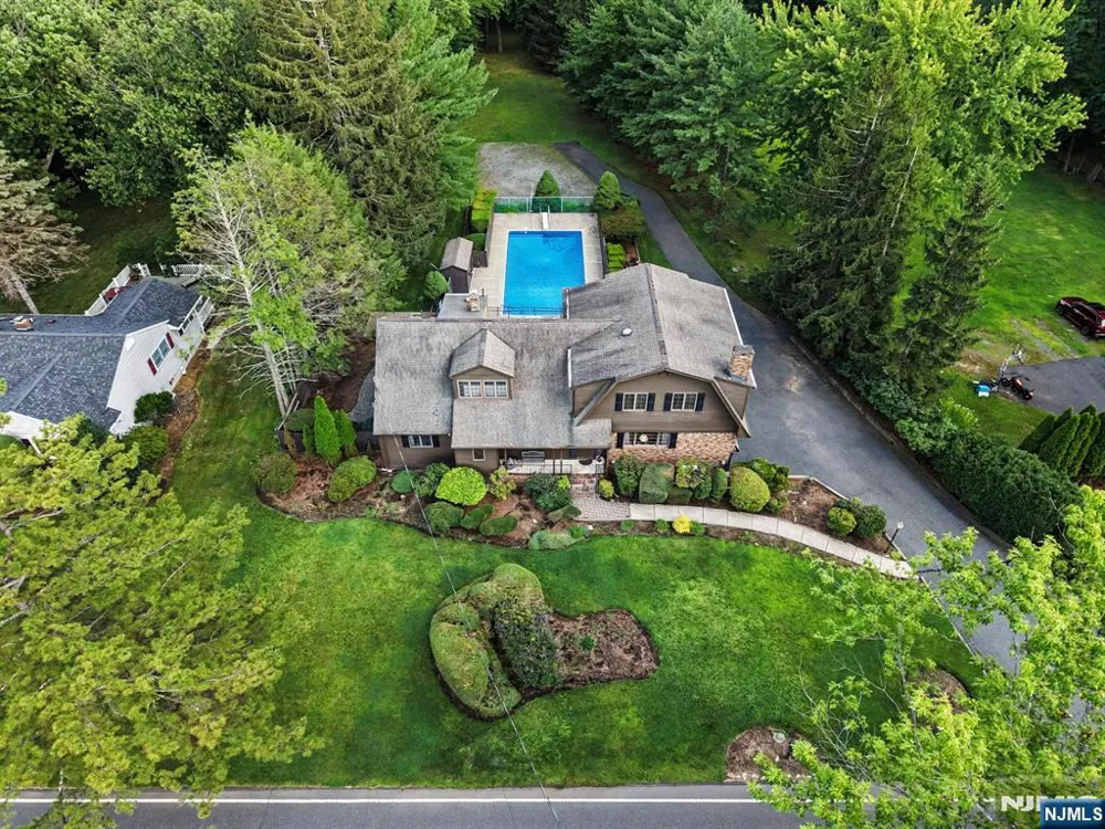 812 Mountain Avenue Wyckoff, NJ 07481