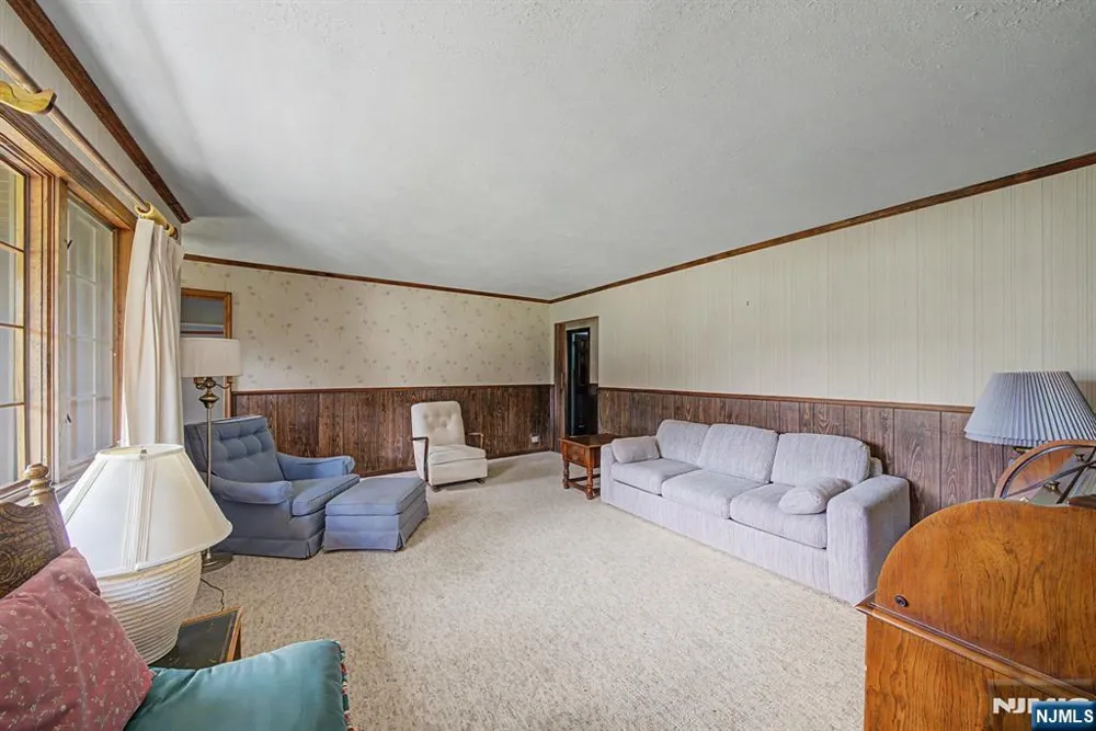 812 Mountain Avenue Wyckoff, NJ 07481