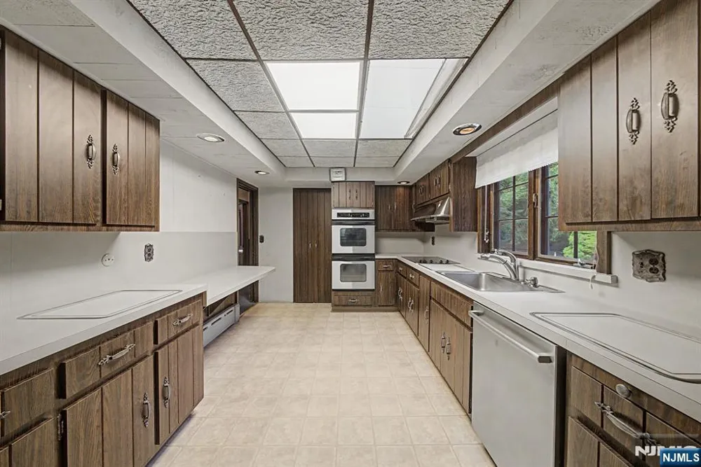 812 Mountain Avenue Wyckoff, NJ 07481