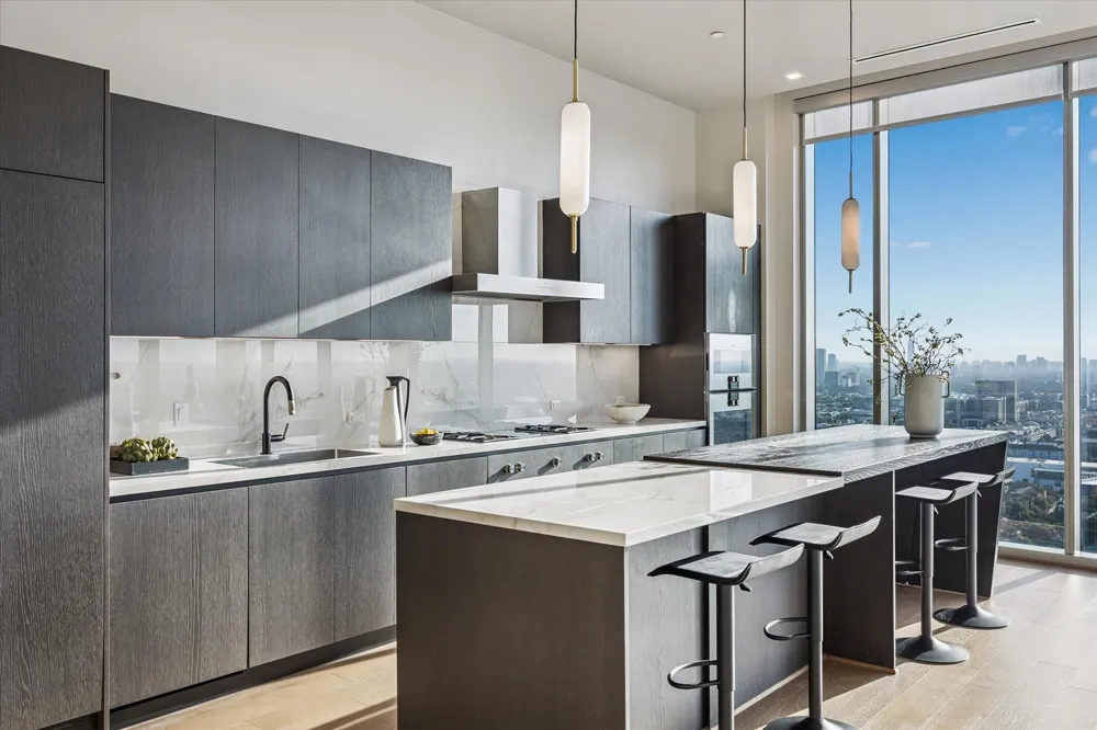 1711 Allen Parkway #3204 Houston, TX 77019