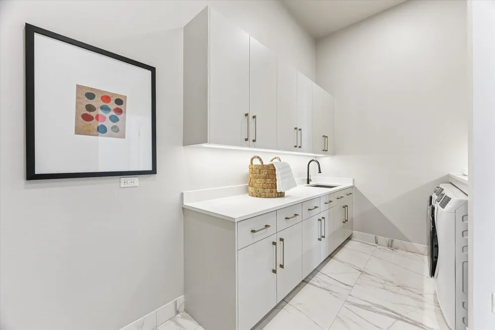 1711 Allen Parkway #3204 Houston, TX 77019