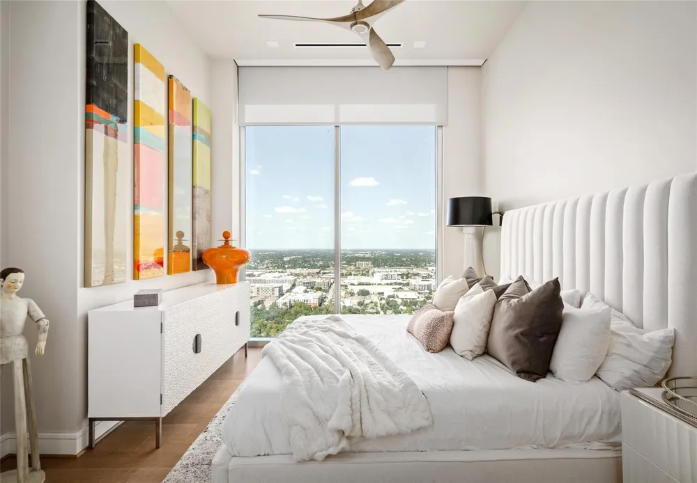 1711 Allen Parkway #3204 Houston, TX 77019