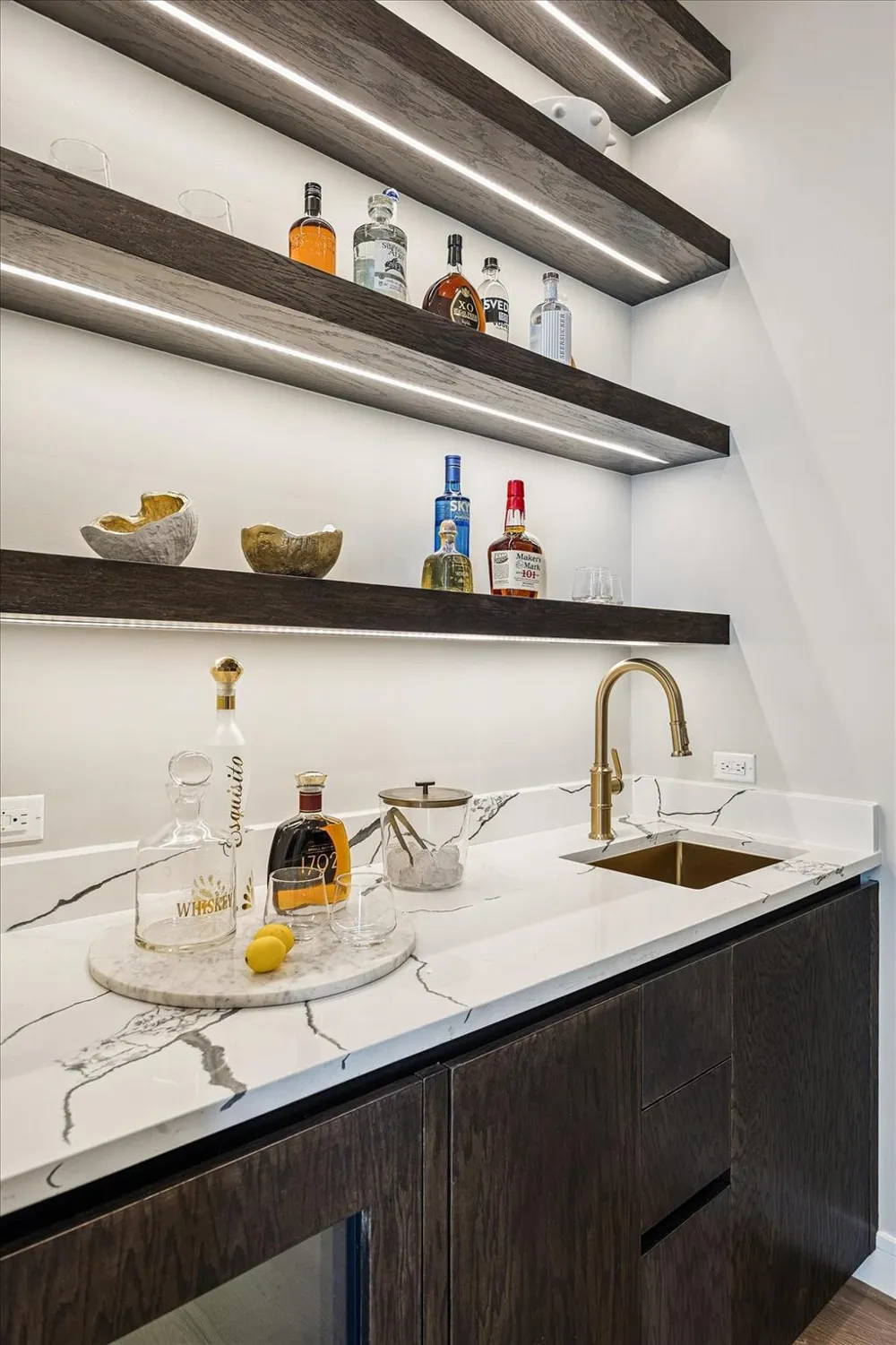 1711 Allen Parkway #3204 Houston, TX 77019