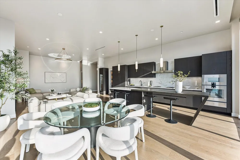 1711 Allen Parkway #3204 Houston, TX 77019