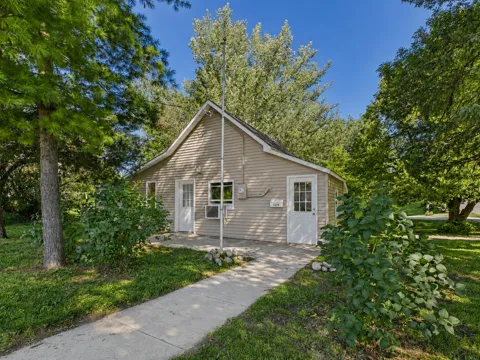 129 3rd Avenue NE