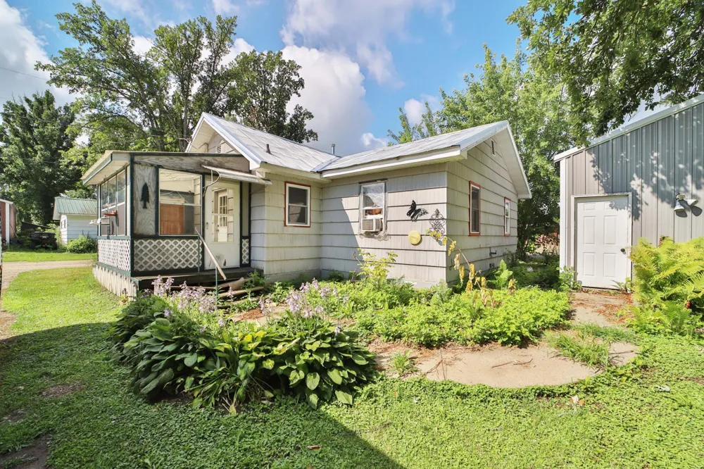 400 N 4th Ave Palisade, MN 56469