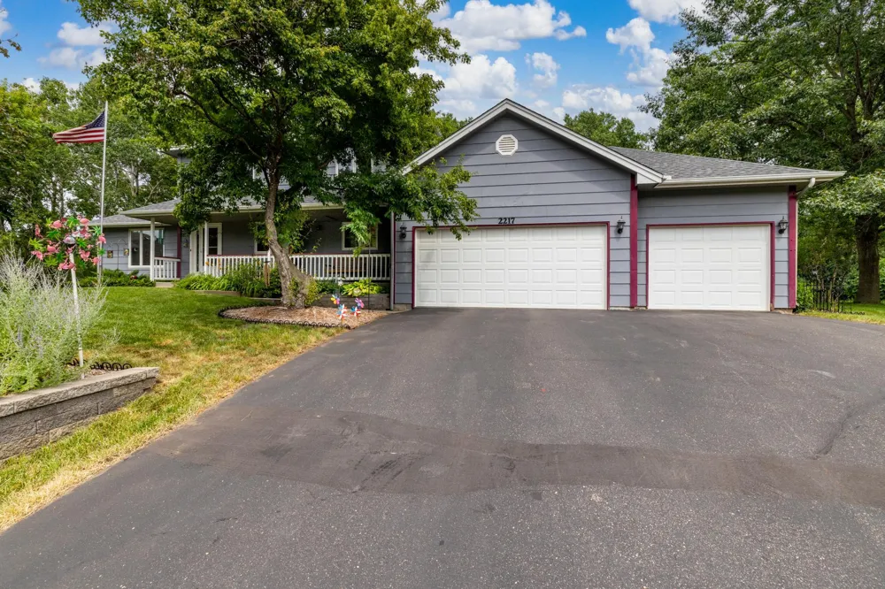 2217 Gentry Avenue Oakdale, MN 55128