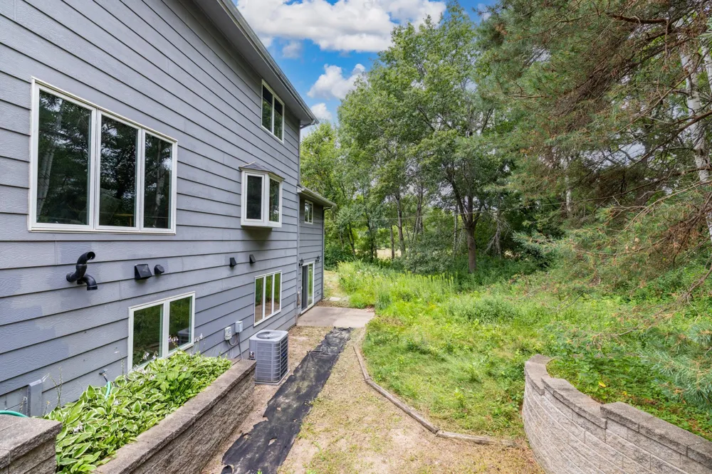 2217 Gentry Avenue Oakdale, MN 55128