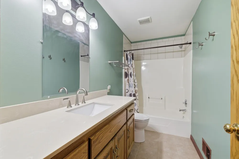 2217 Gentry Avenue Oakdale, MN 55128