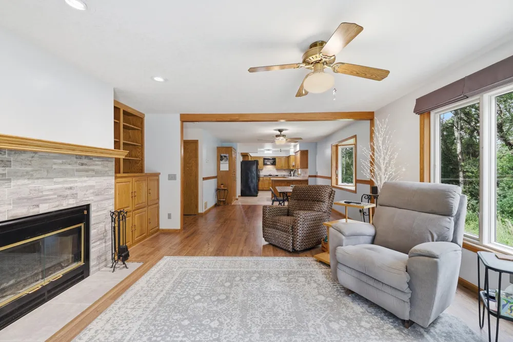 2217 Gentry Avenue Oakdale, MN 55128