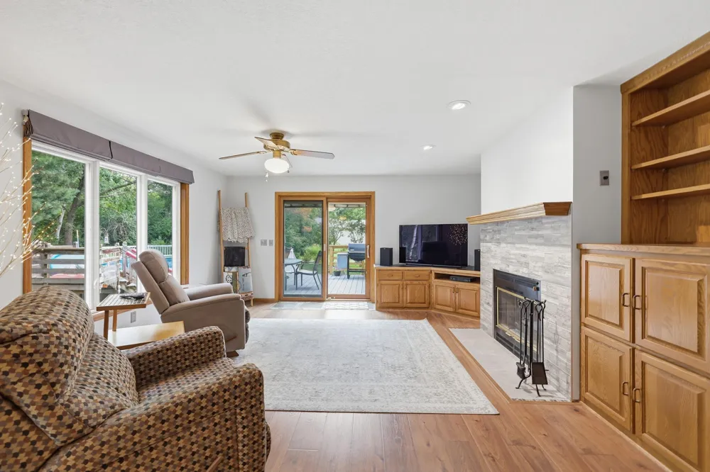 2217 Gentry Avenue Oakdale, MN 55128