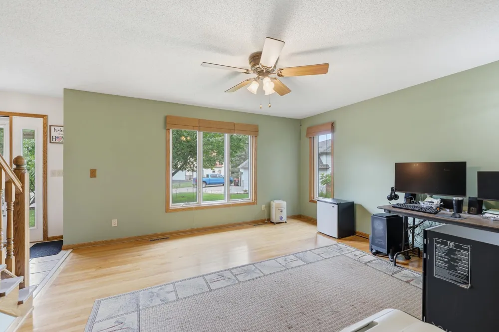 2217 Gentry Avenue Oakdale, MN 55128