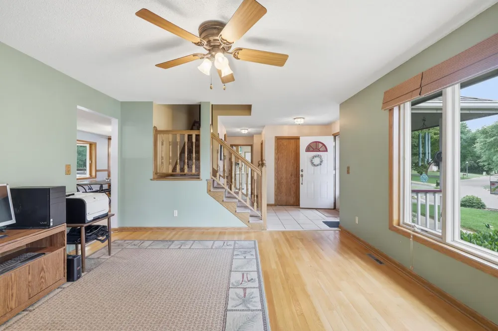2217 Gentry Avenue Oakdale, MN 55128
