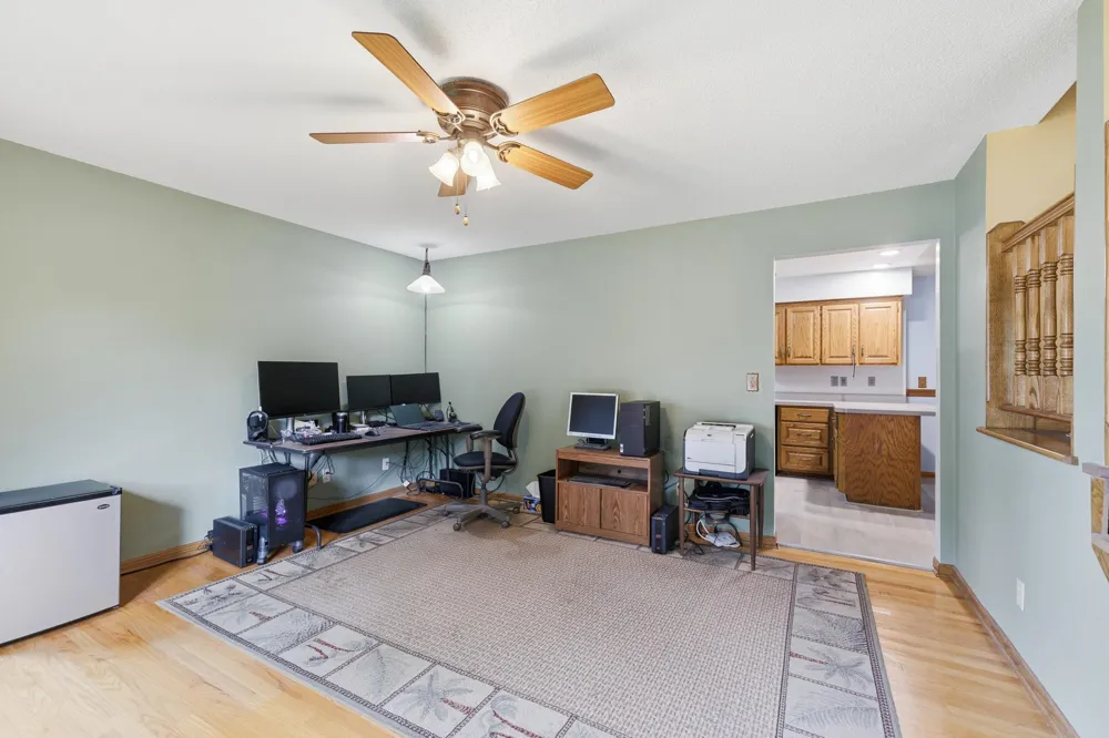 2217 Gentry Avenue Oakdale, MN 55128