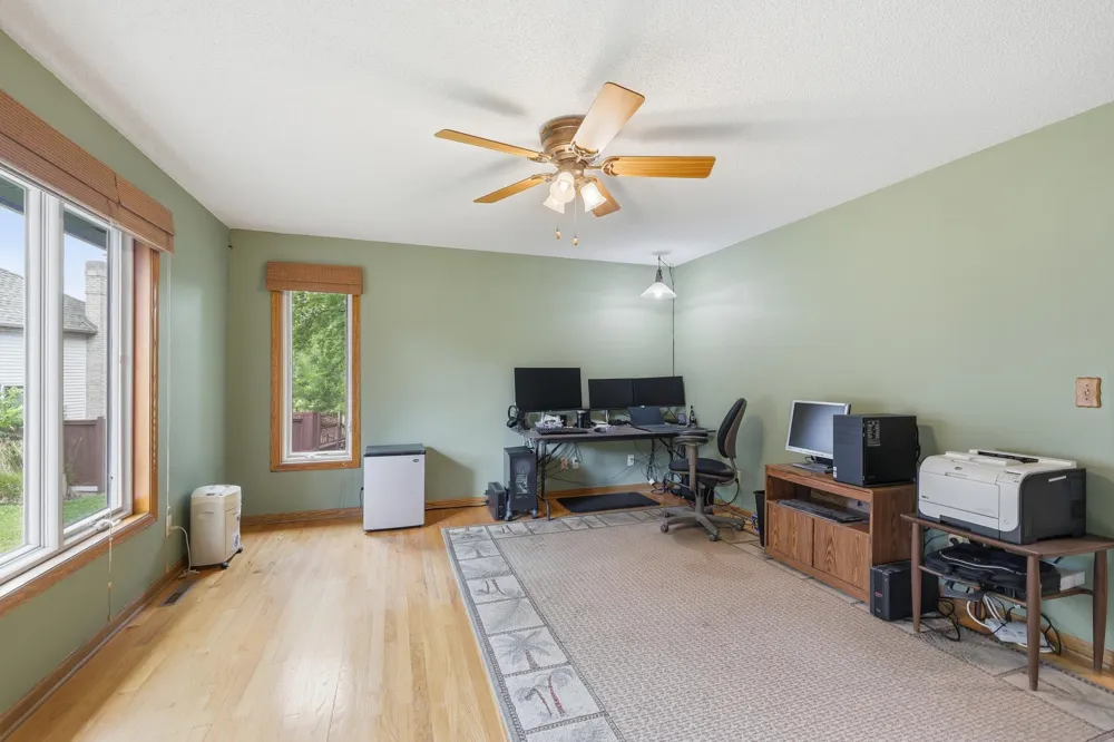 2217 Gentry Avenue Oakdale, MN 55128
