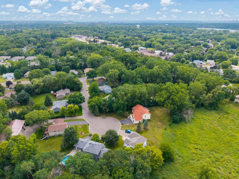 2217 Gentry Avenue Oakdale, MN 55128