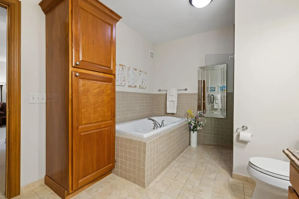 408 Parkers Lake Road #206 Wayzata, MN 55391