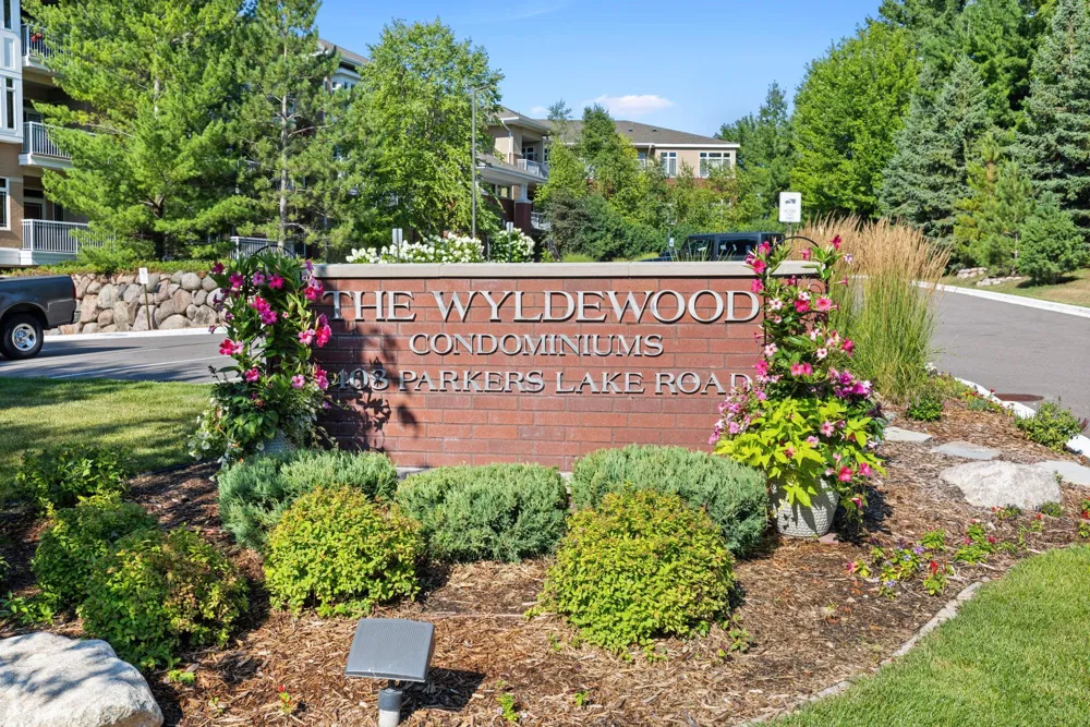 408 Parkers Lake Road #206 Wayzata, MN 55391