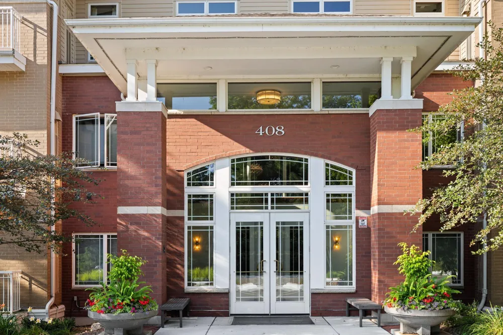 408 Parkers Lake Road #206 Wayzata, MN 55391