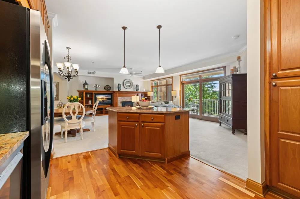 408 Parkers Lake Road #206 Wayzata, MN 55391