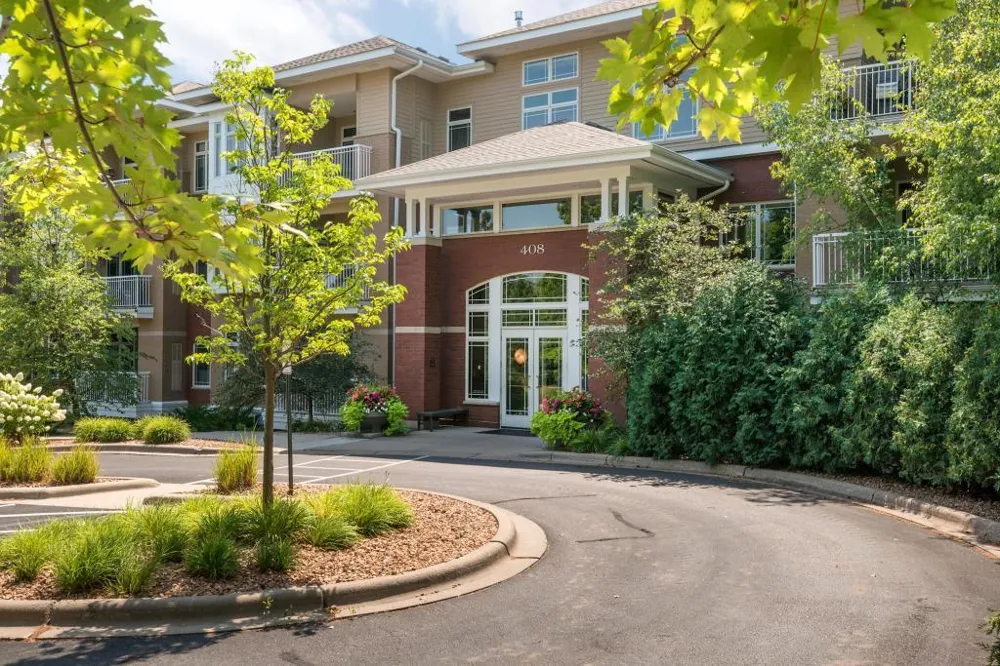 408 Parkers Lake Road #206 Wayzata, MN 55391