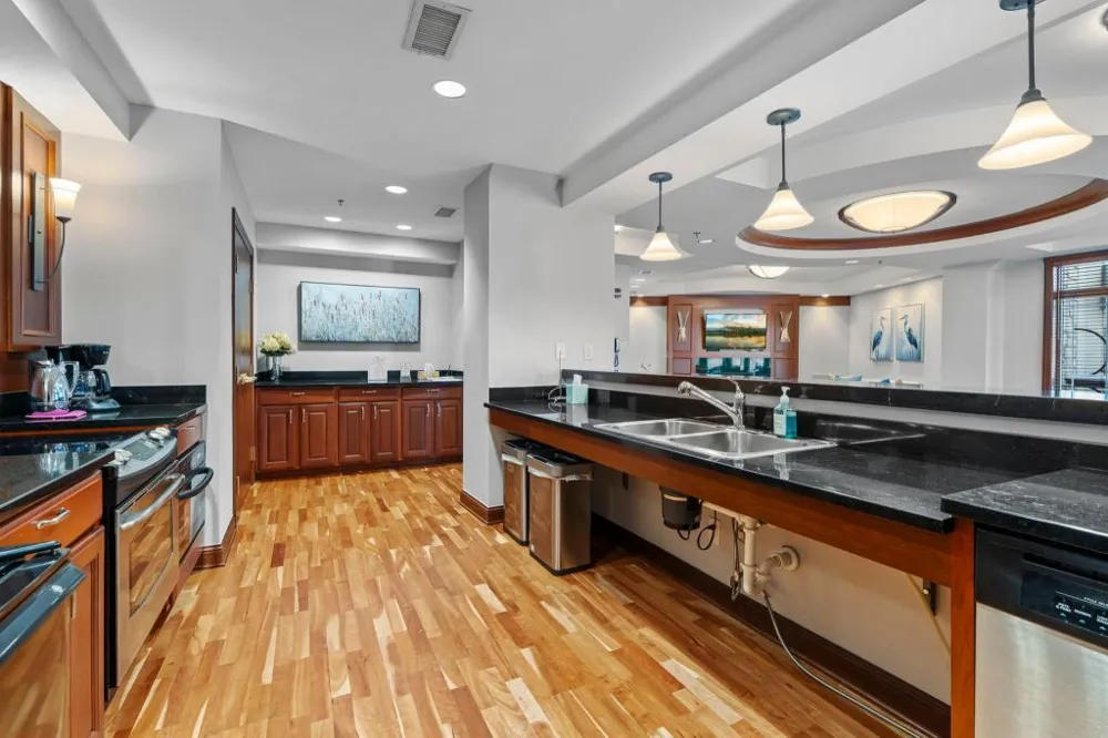 408 Parkers Lake Road #206 Wayzata, MN 55391