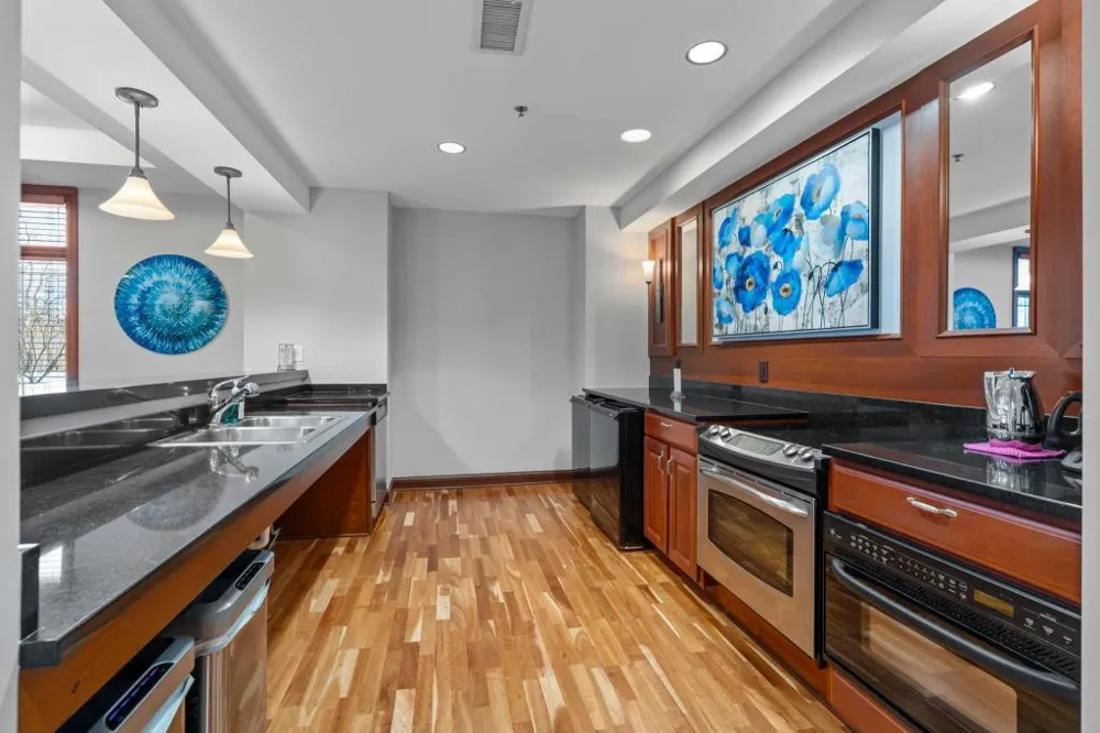 408 Parkers Lake Road #206 Wayzata, MN 55391