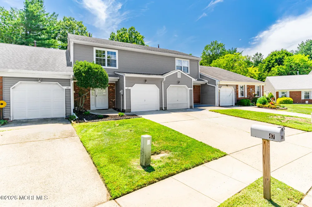 47 Oak Lane Eatontown, NJ 07724