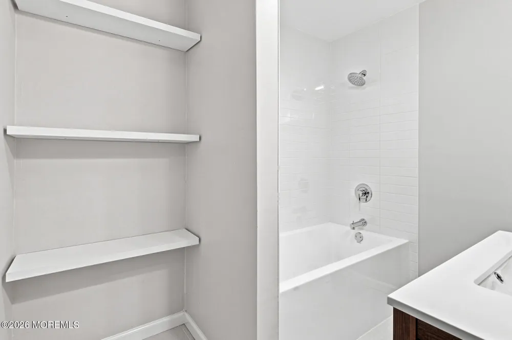 47 Oak Lane Eatontown, NJ 07724