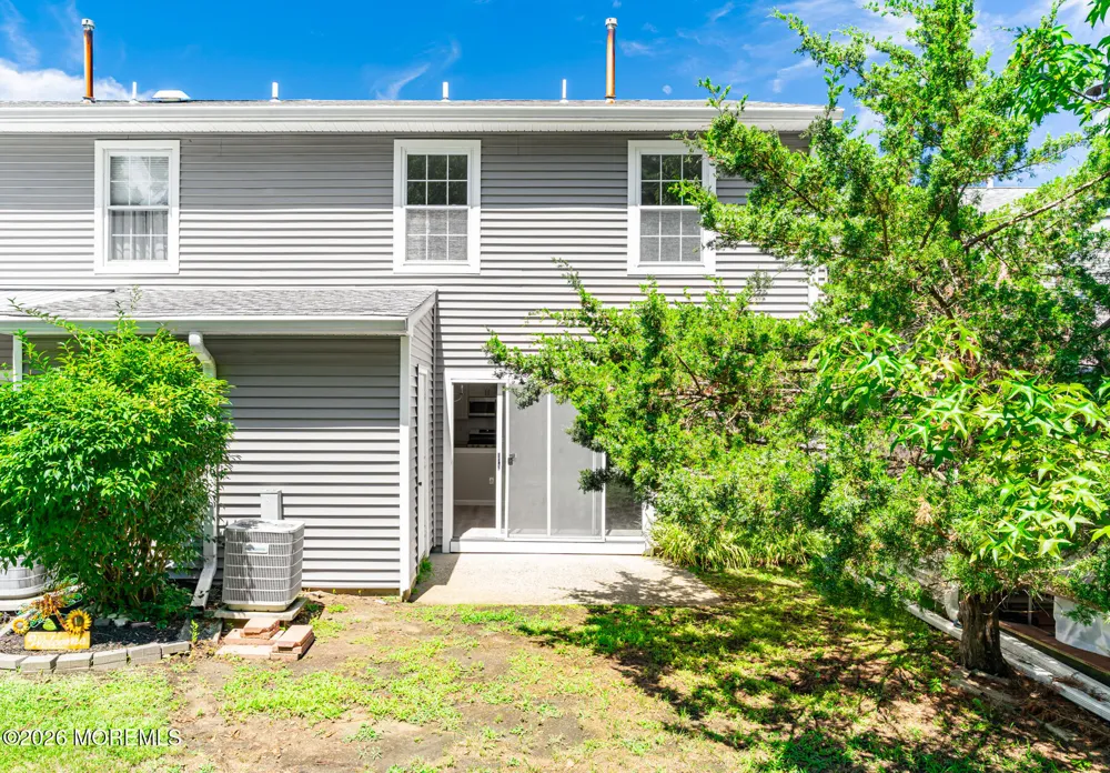 47 Oak Lane Eatontown, NJ 07724