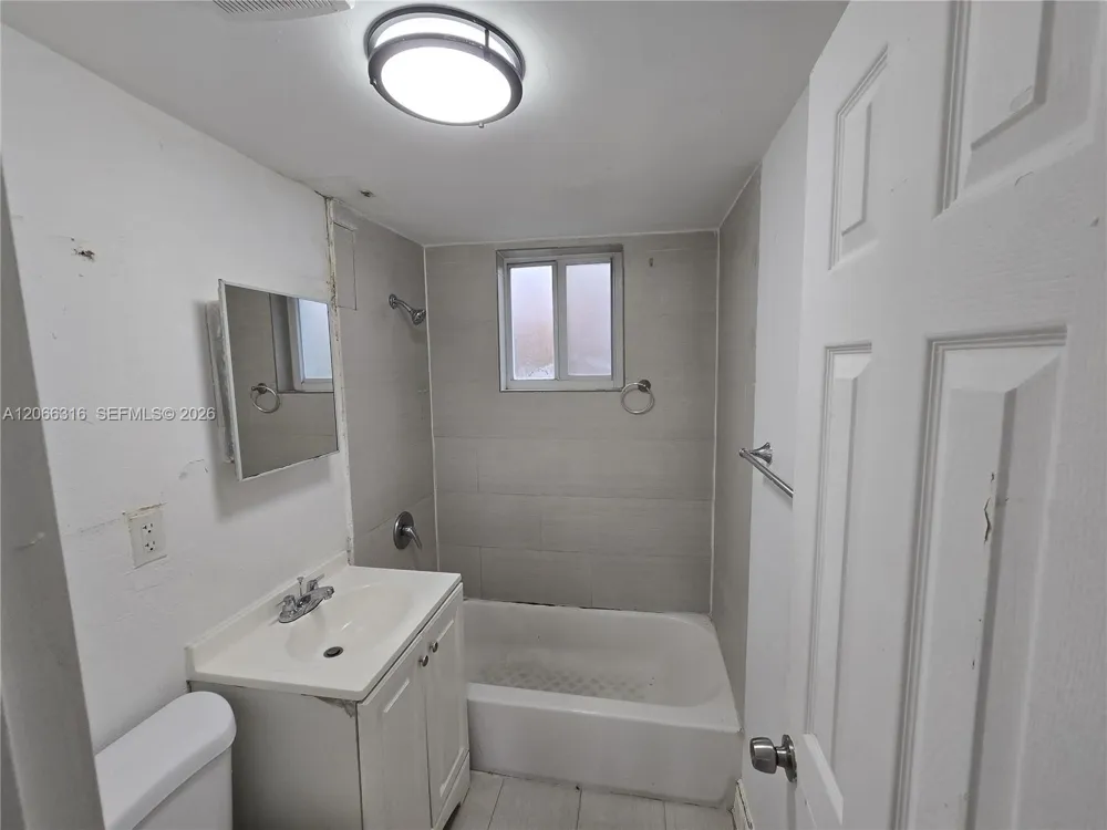 535 NW 7th St #3 Miami, FL 33136