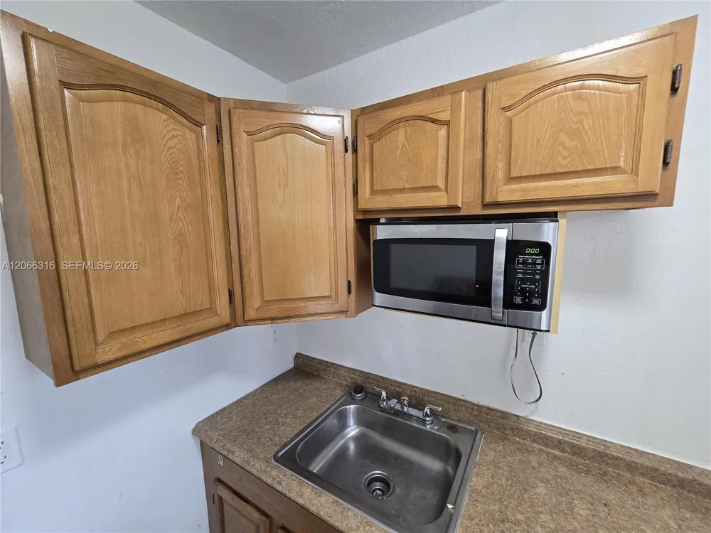 535 NW 7th St #3 Miami, FL 33136
