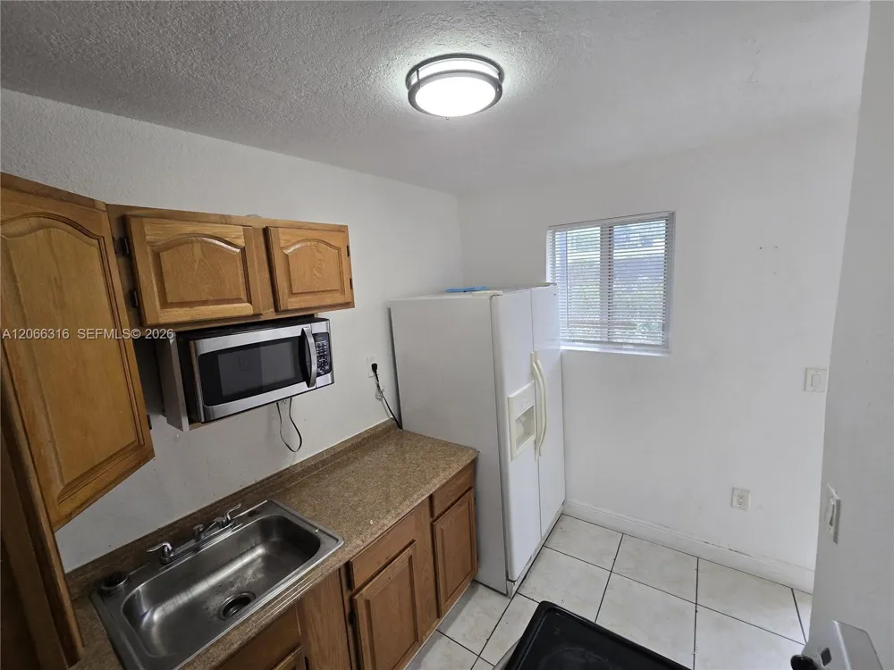 535 NW 7th St #3 Miami, FL 33136