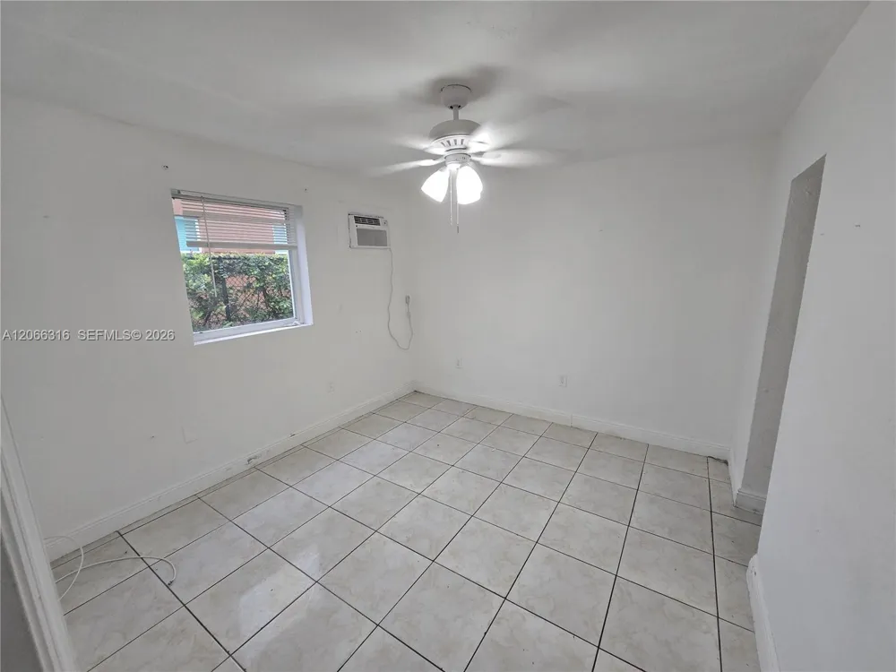 535 NW 7th St #3 Miami, FL 33136