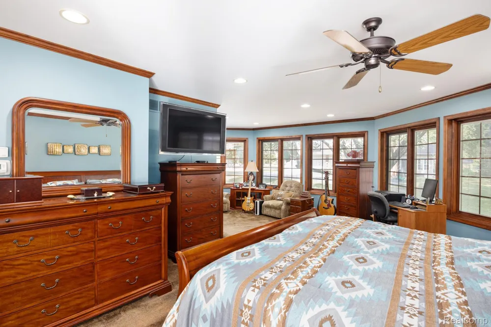 9705 Burning Tree Drive Grand Blanc Charter Township, MI 48439