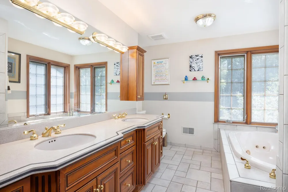 9705 Burning Tree Drive Grand Blanc Charter Township, MI 48439