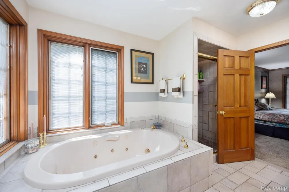 9705 Burning Tree Drive Grand Blanc Charter Township, MI 48439