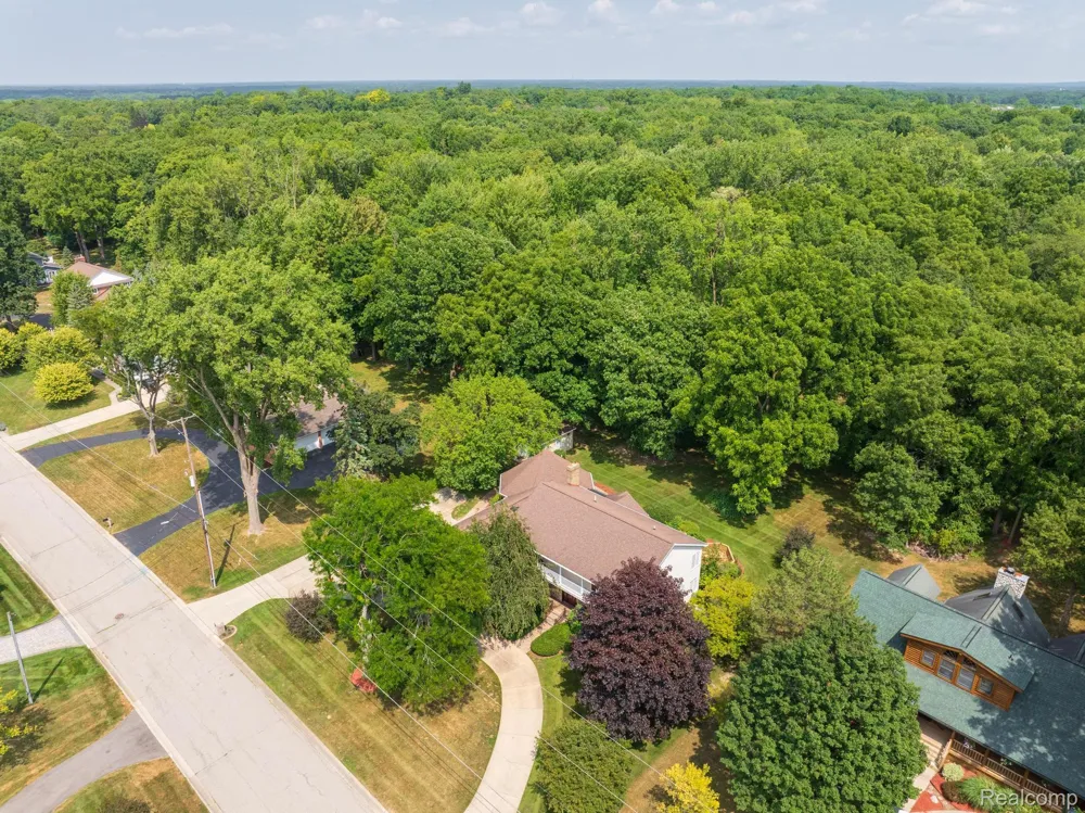 9705 Burning Tree Drive Grand Blanc Charter Township, MI 48439