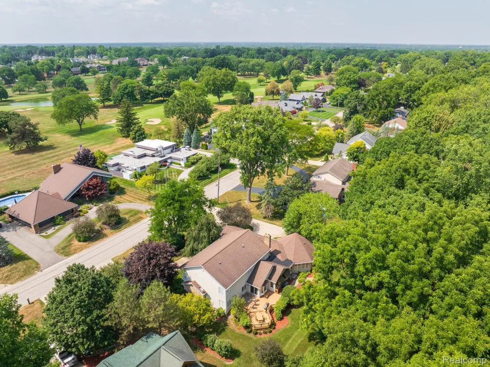 9705 Burning Tree Drive Grand Blanc Charter Township, MI 48439