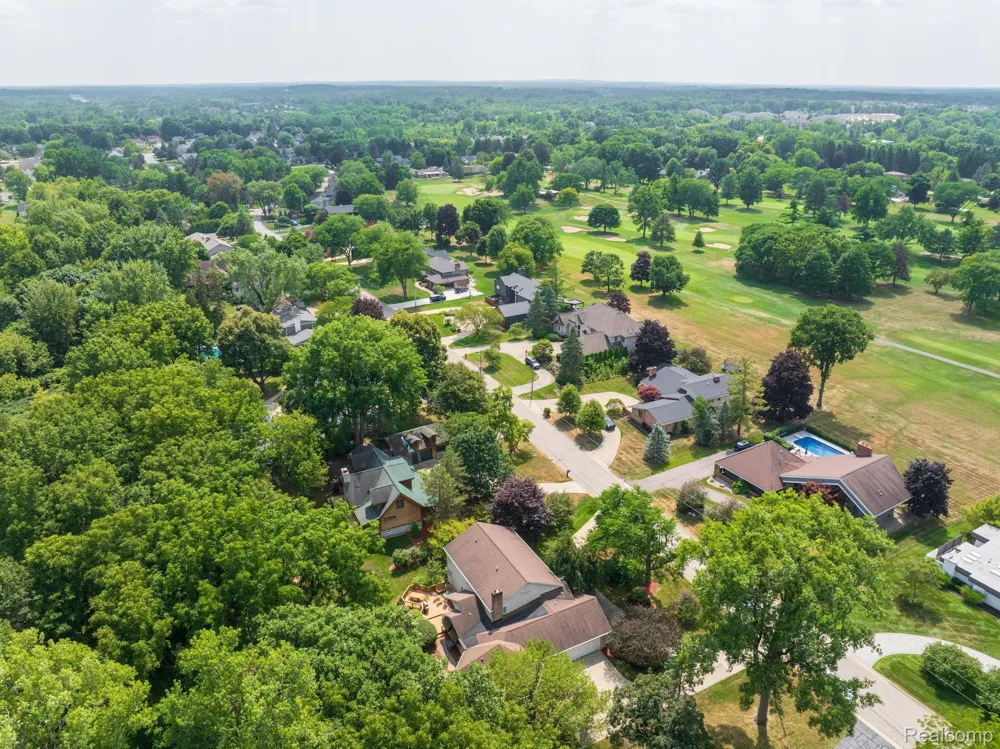 9705 Burning Tree Drive Grand Blanc Charter Township, MI 48439